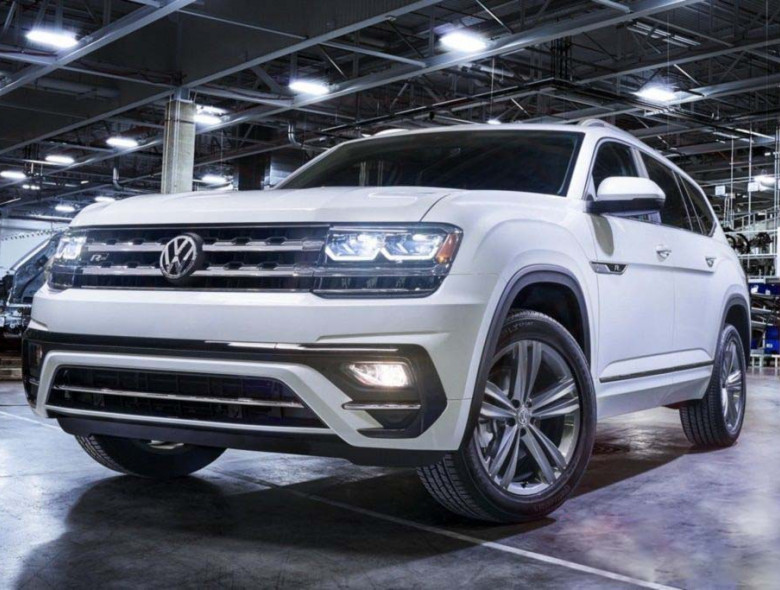 Pouco tempo após ter sido revelado nas versões convencionais, o novo Volkswagen Atlas agora aparece com o pacote R-Line